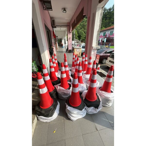 Heavy Duty Traffic Road Safety Cone With Reflective Sticker And Rubber Base CO101 - Image 5